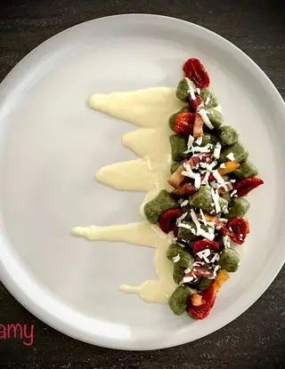 Ricetta Gnocchi alle ortiche, pancetta croccante, pomodorini confit e ricotta salata di c77pamy