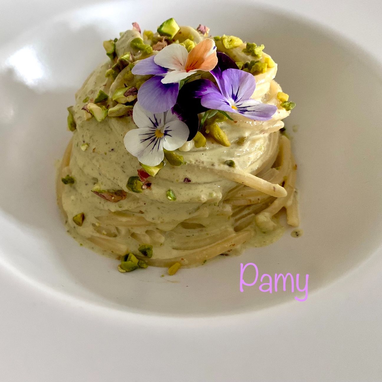 Chitarra pistacchi e formaggio di capra