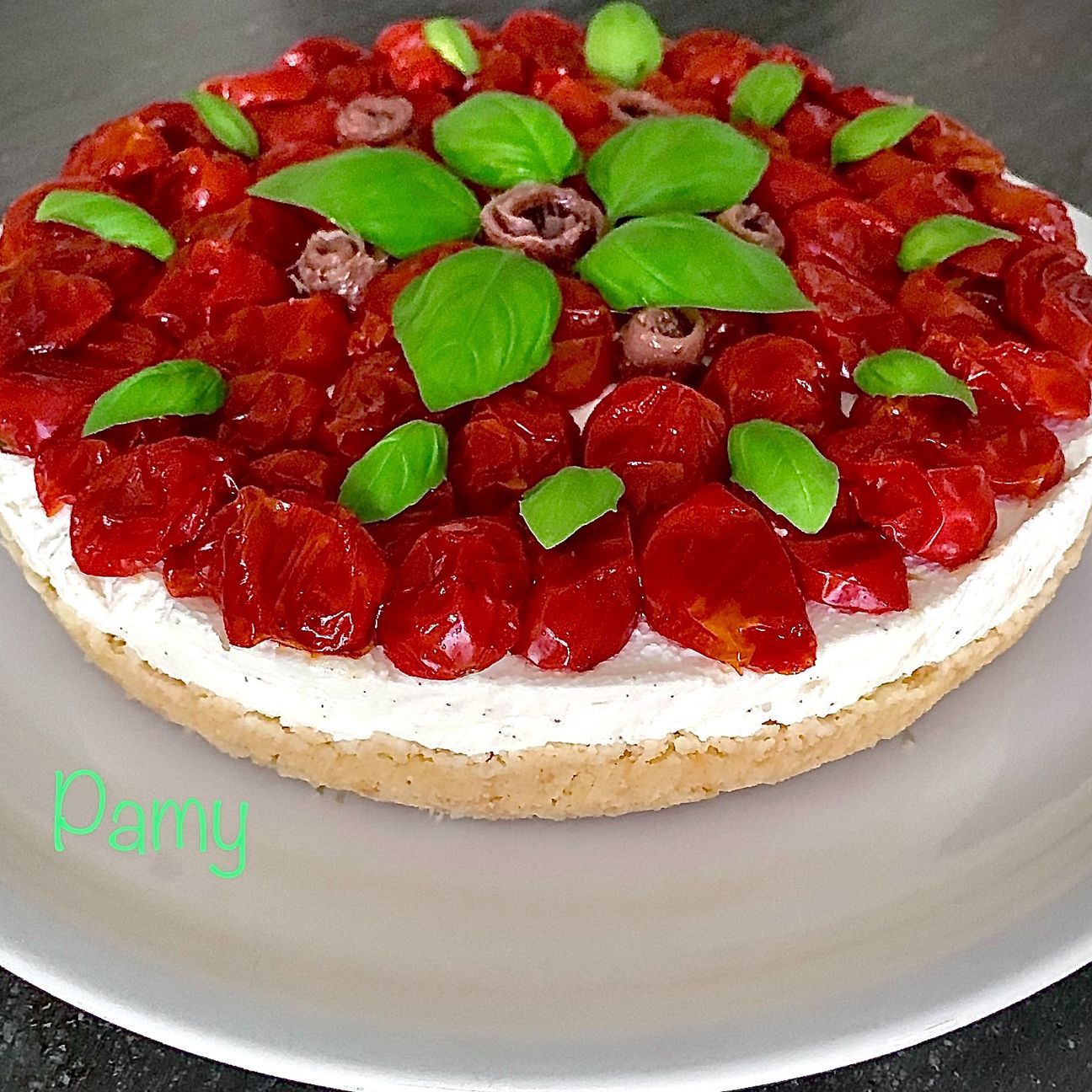 Cheesecake salata, taralli, ricotta, pomodorini confit e acciughe