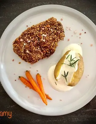 Ricetta Cotoletta alla milanese con panatura di frutta secca e sale rosa dell'Himalaya, patate al cartoccio con salsa allo yogurt di c77pamy