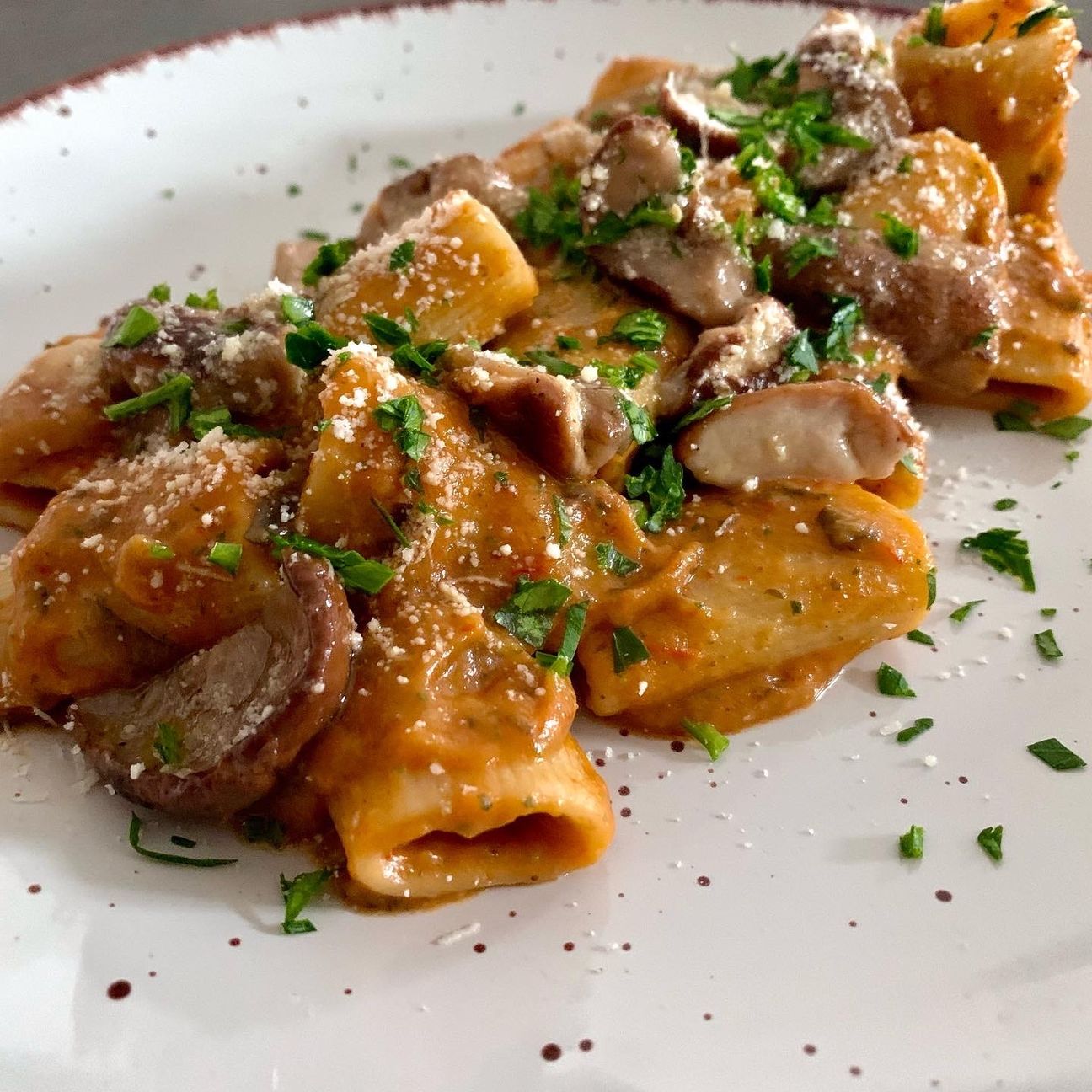 Mezze maniche crema di caponata e funghi porcini