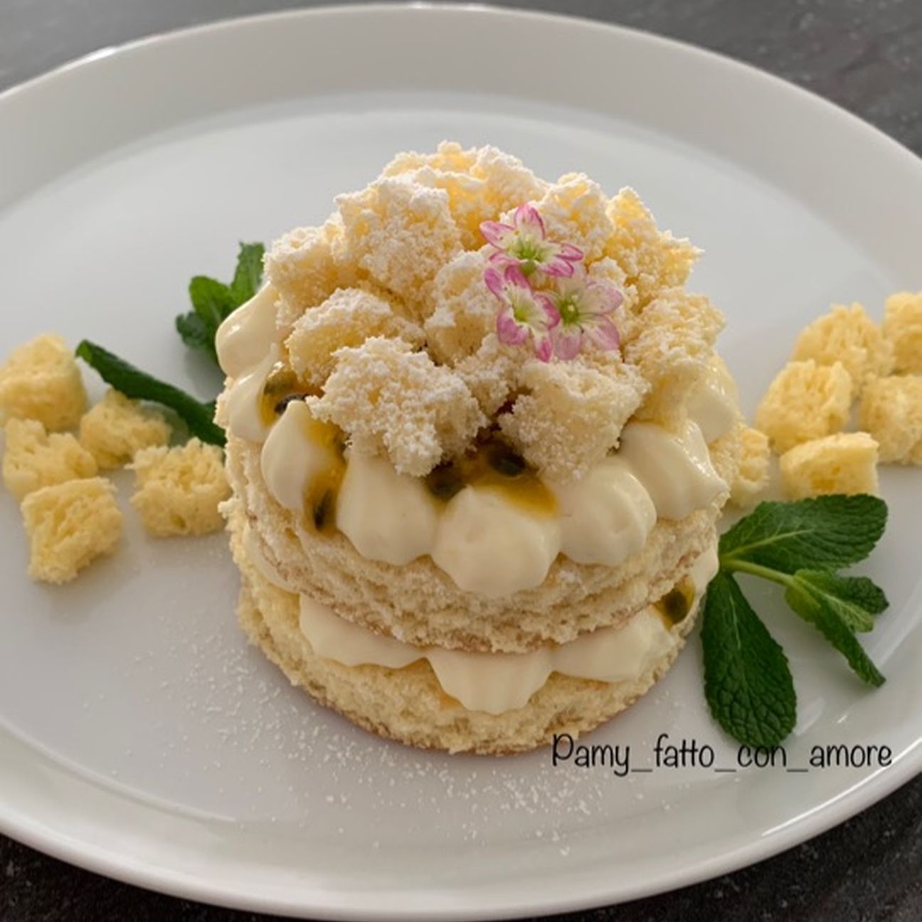 Mini cake mimosa, namelaka al limone, passion fruit