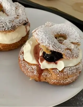 Ricetta Bignè al forno, zeppole crema pasticcera, panna, amarene sciroppate di c77pamy