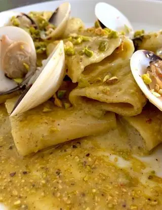 Ricetta Paccheri vongole e pesto di pistacchi di c77pamy