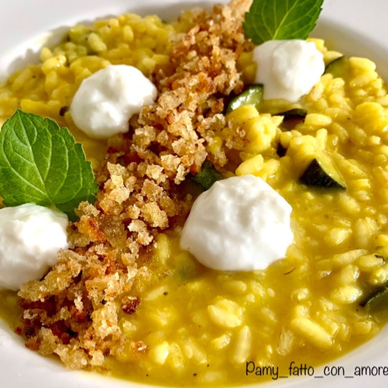 RISOTTO ZUCCHINE, ZAFFERANO, BUFALA, BRICIOLE DI PANE ALLE ALICI