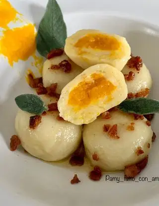 Ricetta GNOCCHI DI PATATE RIPIENI CON ZUCCA, AMARETTI  E GUANCIALE CROCCANTE di c77pamy