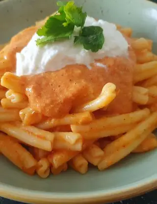 Ricetta Caserecce al pesto di pomodoro e burrata. di GiusY