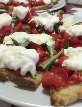 Ricetta Bruschetta pomodoro rucola e stracciatella di Gigino