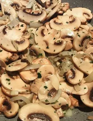 Ricetta SUGO DI FUNGHI 🍄 di Jade.sKitchen