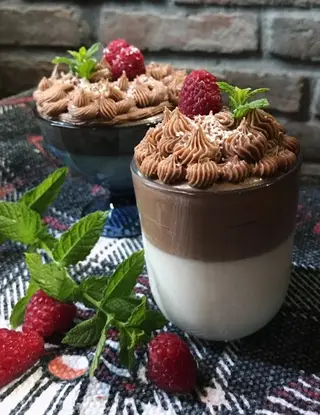 Ricetta PANNA COTTA IN BICCHIERE CON MOUSSE AL CIOCCOLATO 🍫 di Jade.sKitchen