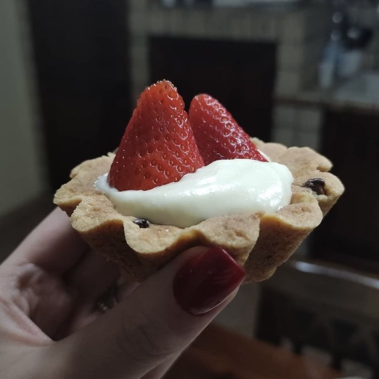 Cestini di cookies con crema e fragole