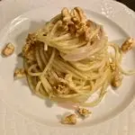 Ricetta Spaghetti alle cipolle rosse, pecorino e noci