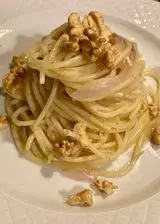 Ricetta Spaghetti alle cipolle rosse, pecorino e noci