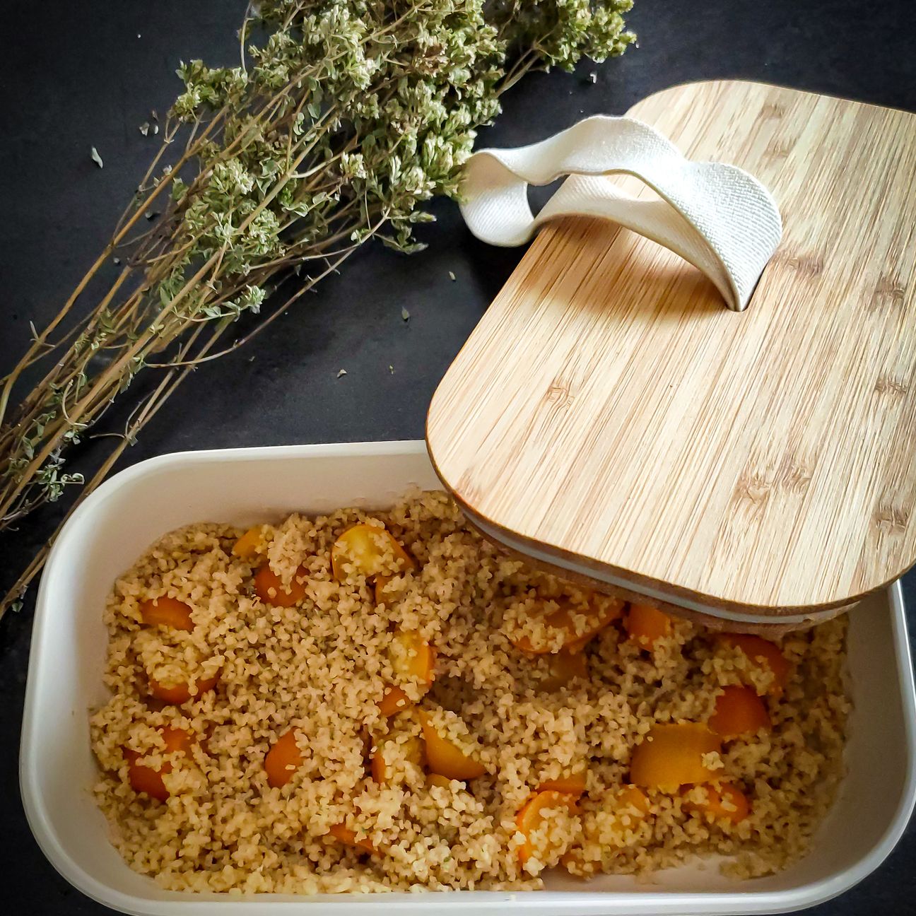 Cous cous con pomodorini gialli e salsa di soia