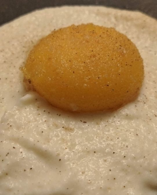 Uovo fritto a metà