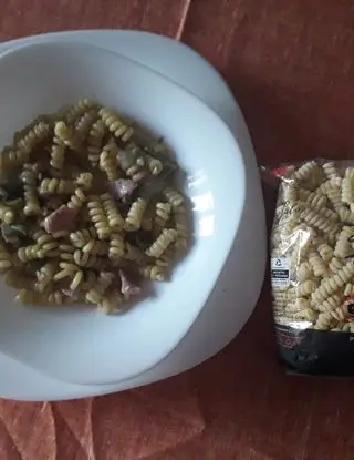 Ricetta Fusilli bucati pasta Garofalo con fave pecorino e speck di Antipastidautore