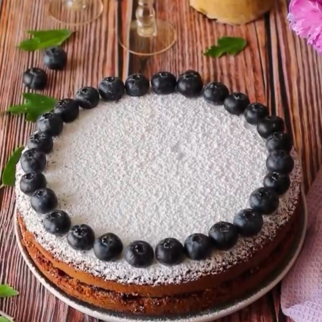 Torta di grano saraceno e confettura di mirtilli