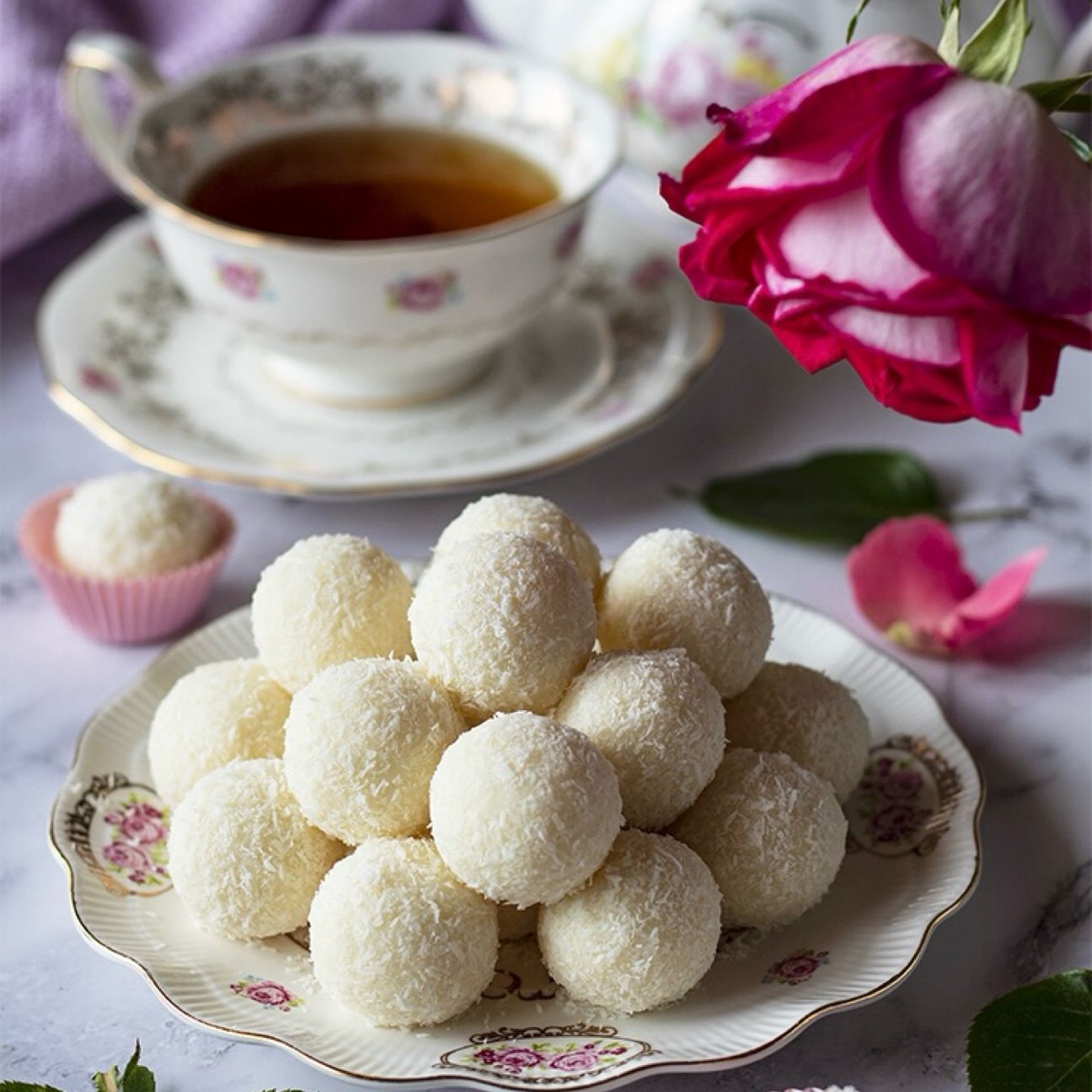 Tartufi al cocco con ricotta e cioccolato bianco