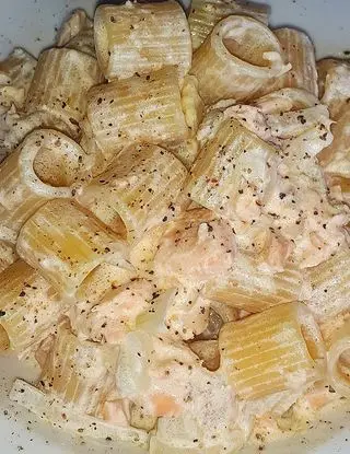Ricetta Mezze maniche Con Salmone e Panna di lericettedimarygio