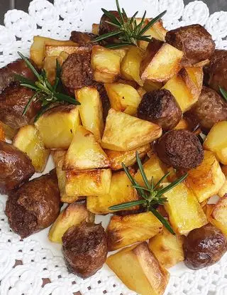 Ricetta Bocconcini di salsiccia con patate al forno di lericettedimarygio