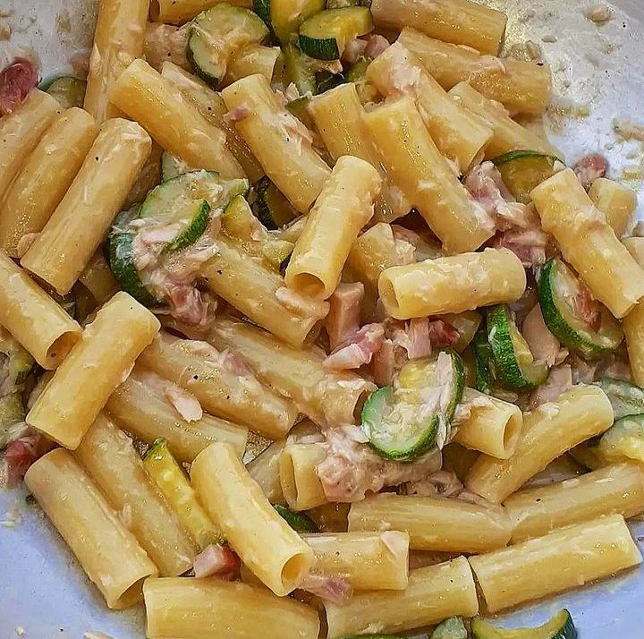 Rigatoni Con Zucchine, Tonno e Guanciale