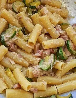 Ricetta Rigatoni Con Zucchine, Tonno e Guanciale di lericettedimarygio