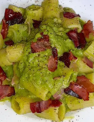 Ricetta Mezze Maniche Garofalo Con Crema di Piselli, Cipolla e Speck in Doppia Consistenza di lericettedimarygio