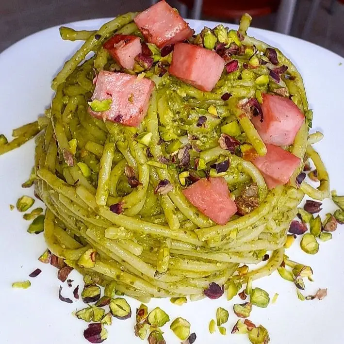 Spaghetti con pesto di Pistacchio e mortadella Al.ta Cucina
