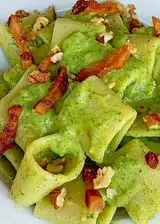 Ricetta Mezzi Paccheri Con Pesto di Zucchine, Guanciale Croccante e Noci.