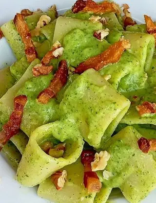 Ricetta Mezzi Paccheri Con Pesto di Zucchine, Guanciale Croccante e Noci. di lericettedimarygio