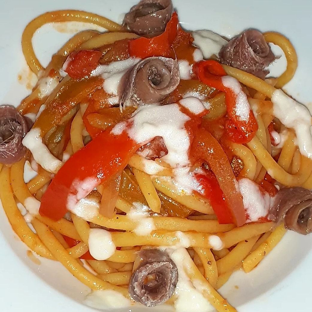 Bigoli Con Sugo di Peperoni, Crema al Parmigiano e Filetti di Acciughe