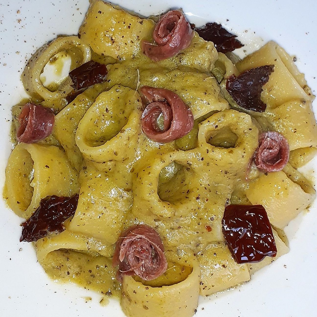 Calamarata con Crema di Zucchine, Filetti di Acciughe e Pomodori Secchi