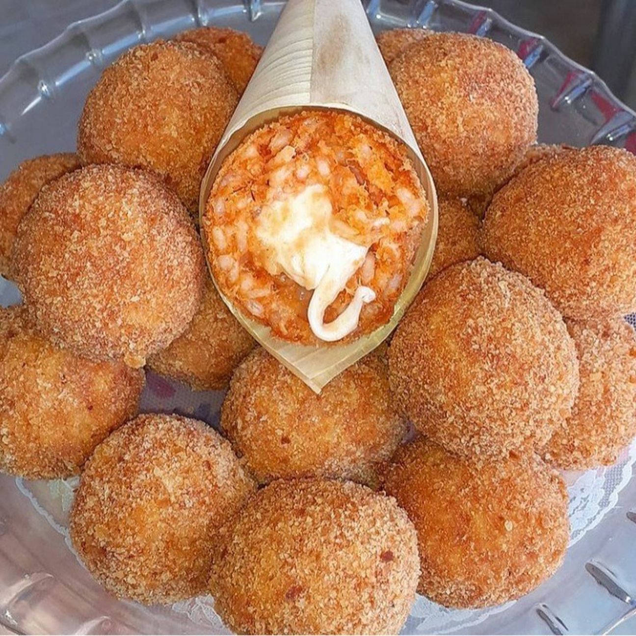 Polpette di riso con pomodoro, tonno e mozzarella