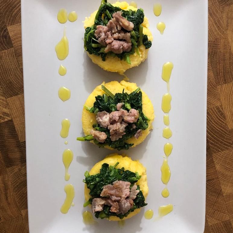 Alberelli di polenta con salsiccia e friarielli