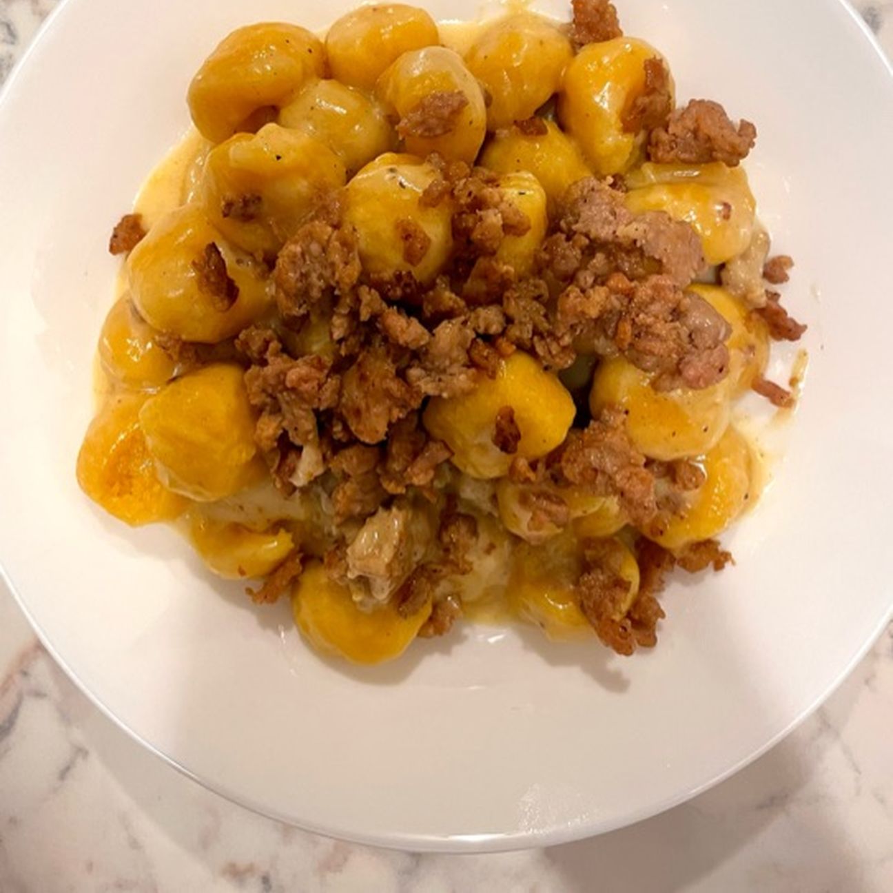 Gnocchi di zucca con taleggio e salsiccia