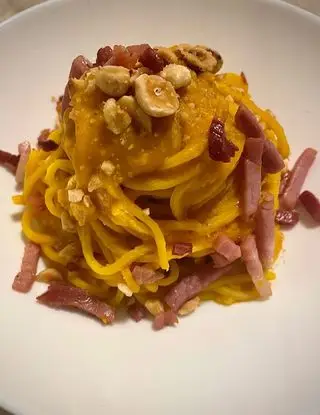 Ricetta Spaghetti alla chitarra con crema di zucca, speck e nocciole di 2friendsforfood