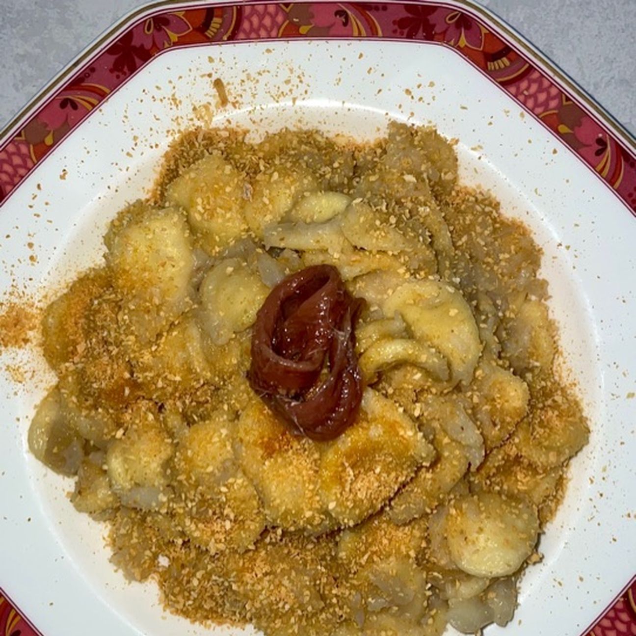 Orecchiette con crema di cavolfiore, acciughe e pan grattato