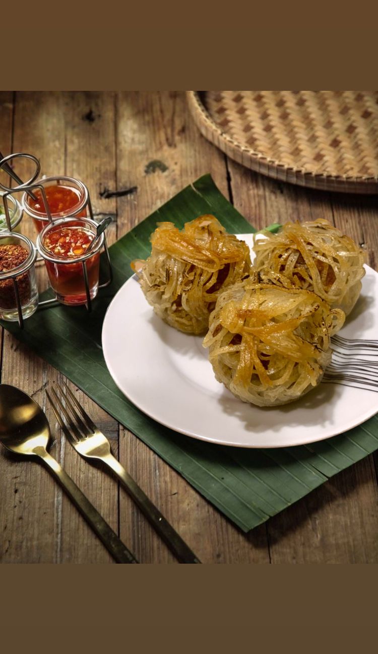 Polpette di Maiale Avvolte in Noodles