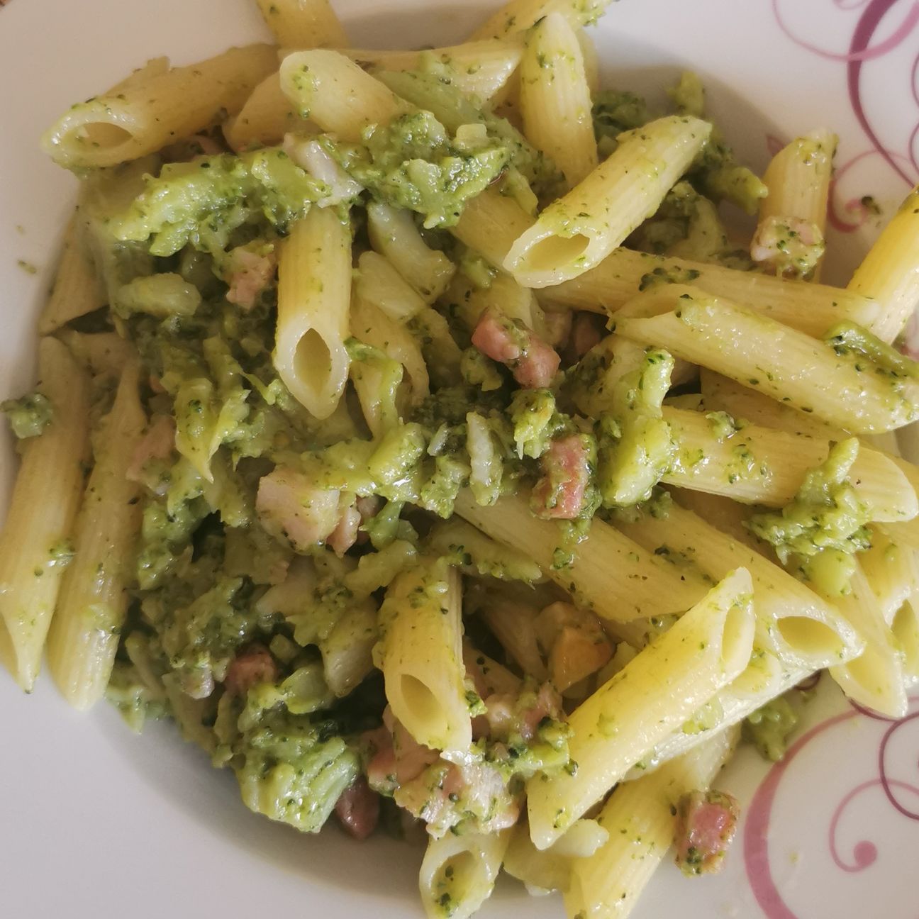 Pasta con broccoli e pancetta