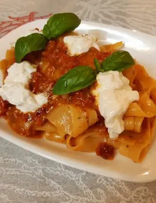 Ricetta Pappardelle con pesto di pomodori secchi e burrata di ledelizieditizy