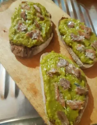 Ricetta Bruschette con pesto di lattuga e alacce di ledelizieditizy