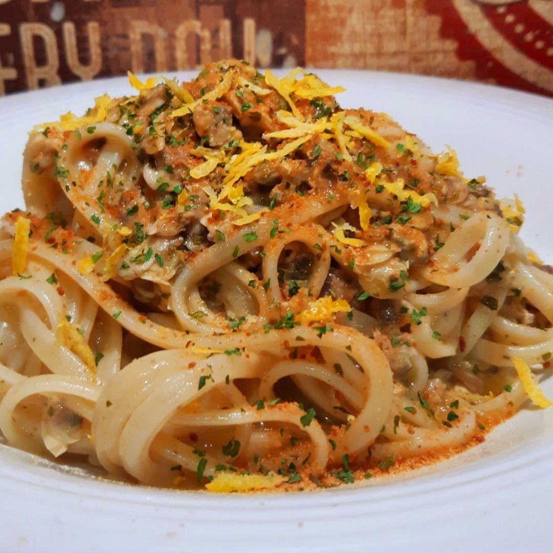 Linguine con acciughe, limone e bottarga di tonno