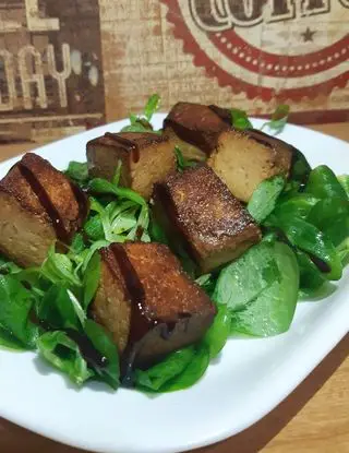 Ricetta Tofu marinato e cotto su un letto di songino di ledelizieditizy