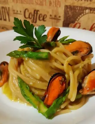 Ricetta Spaghetti con crema di asparagi, cozze e asparagi croccanti di ledelizieditizy