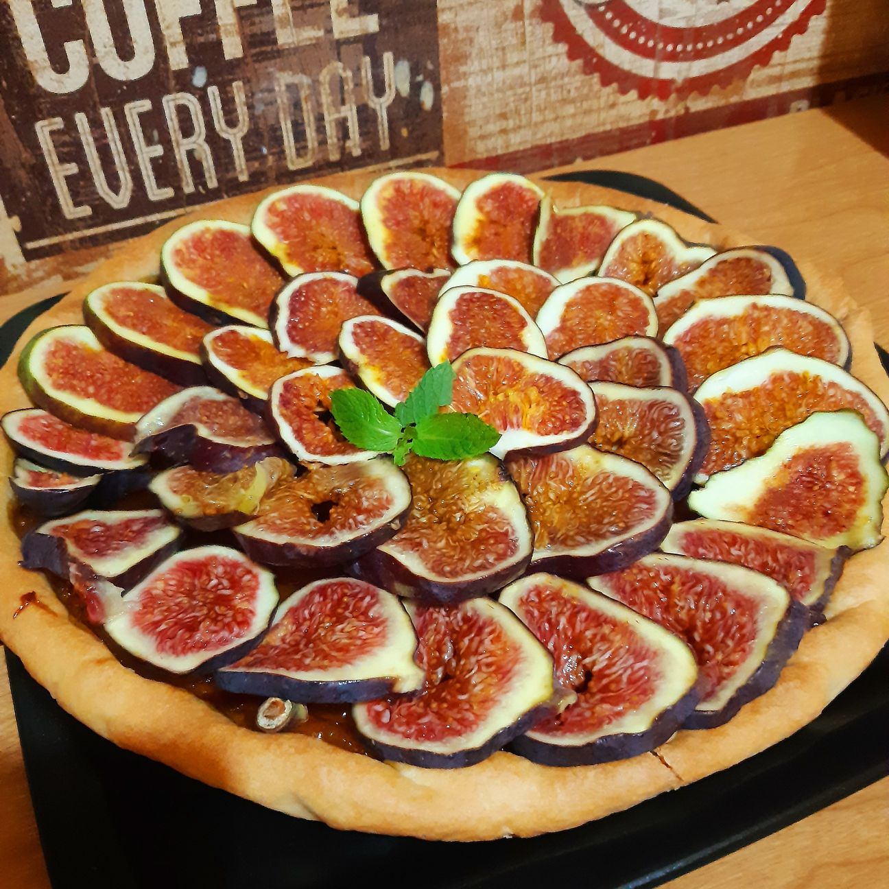 Pizza dolce con marmellata di arance e fichi al miele