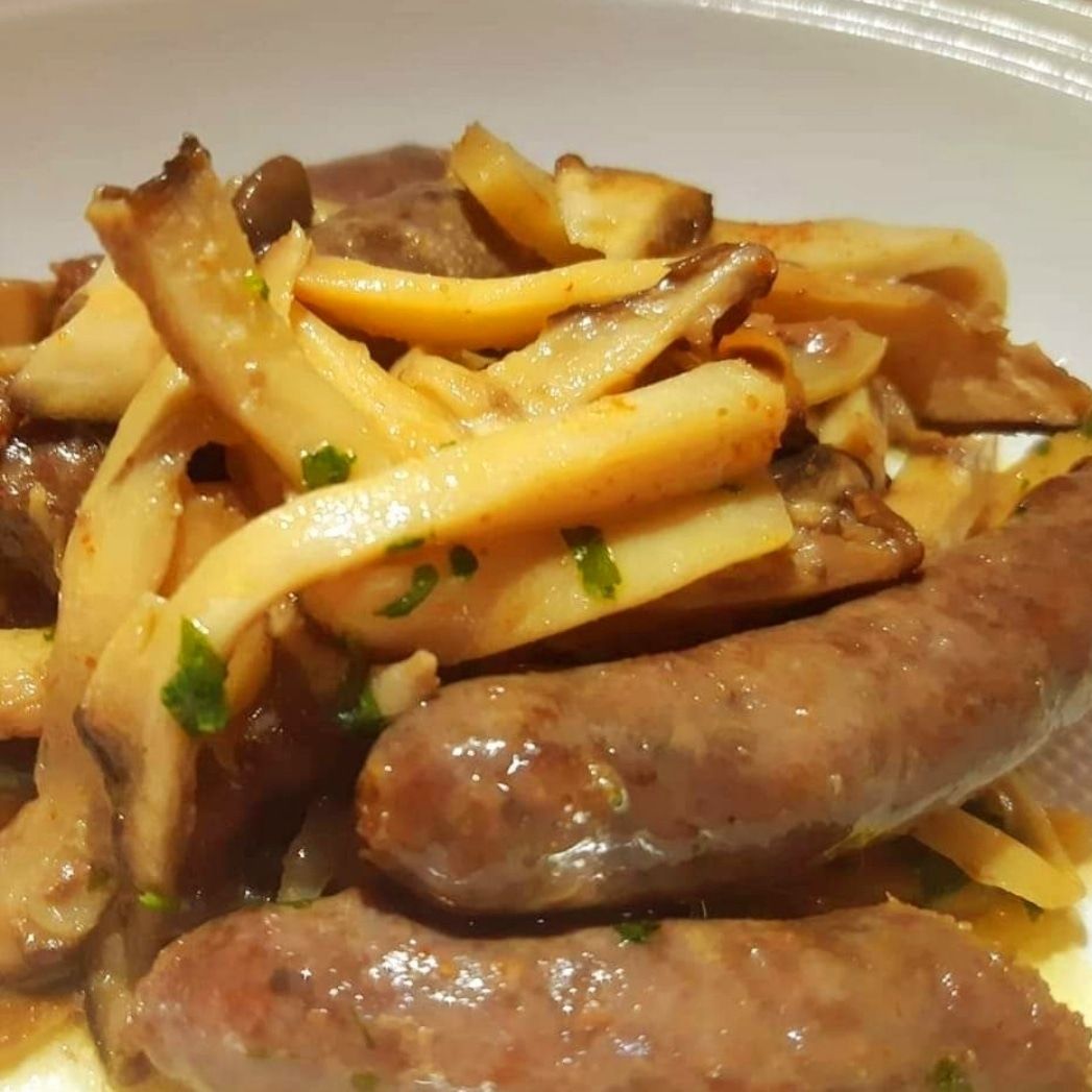 Salsicce con funghi cardoncelli