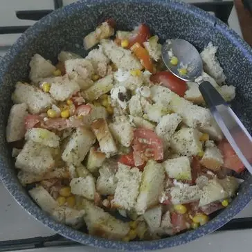 Ricetta Tocchetti di pancarrè e insalata gustosa in forno di MarinaDeSeta82