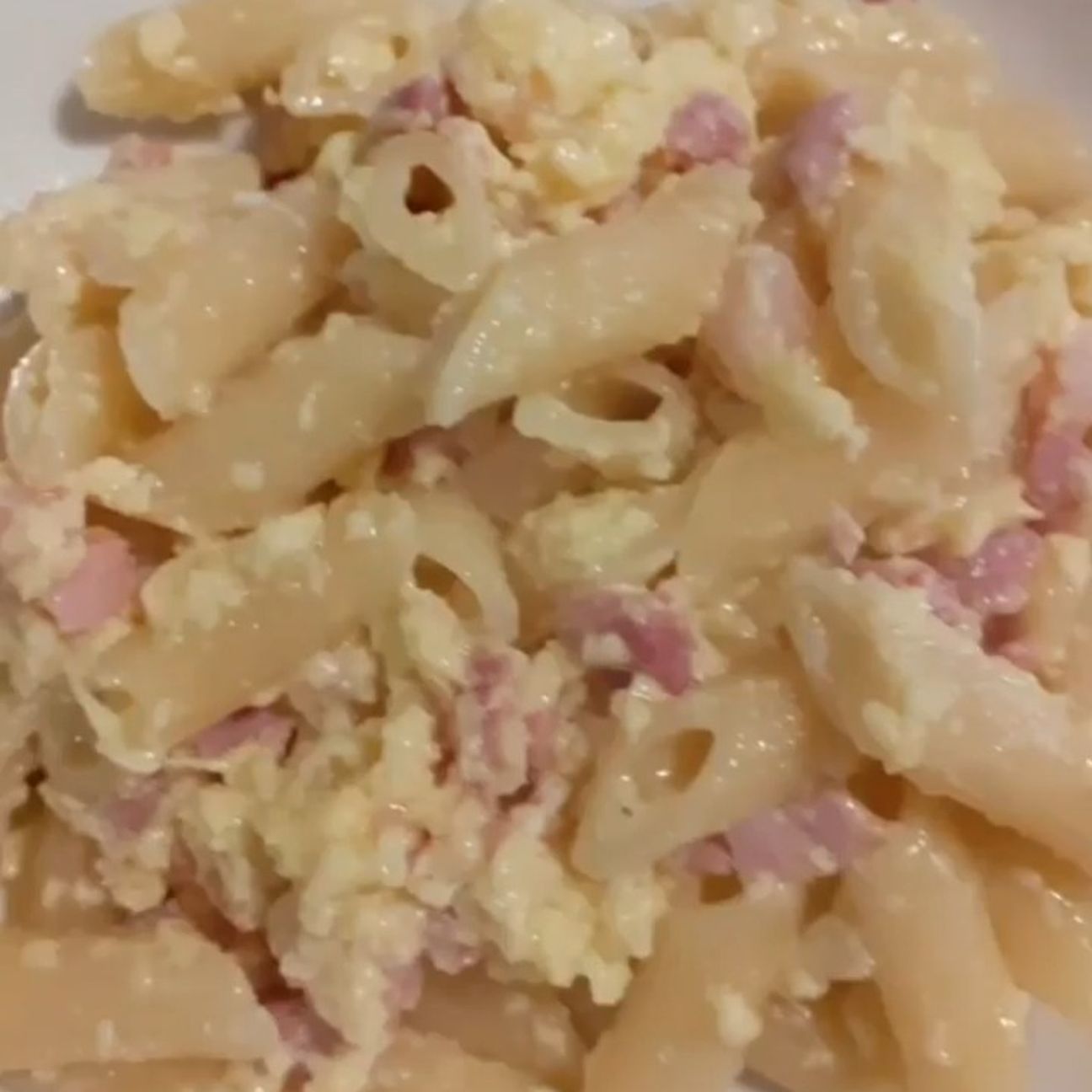 Mezze penne alla quasi carbonara
