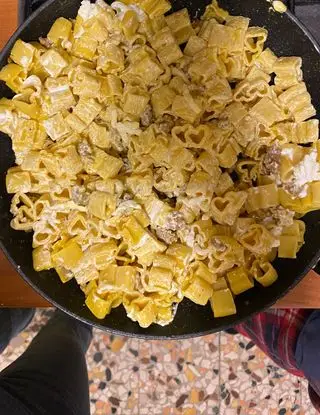 Ricetta Pasta con zafferano, salsiccia e stracciatella di colino.cucinandone