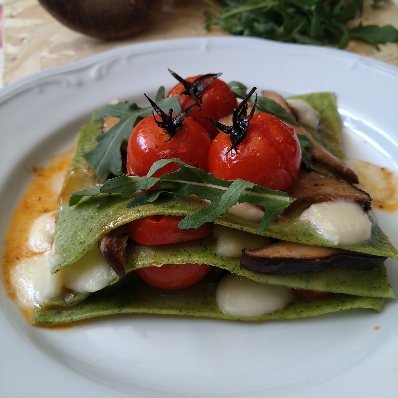 Lasagnette verdi con pomodori confit e funghi